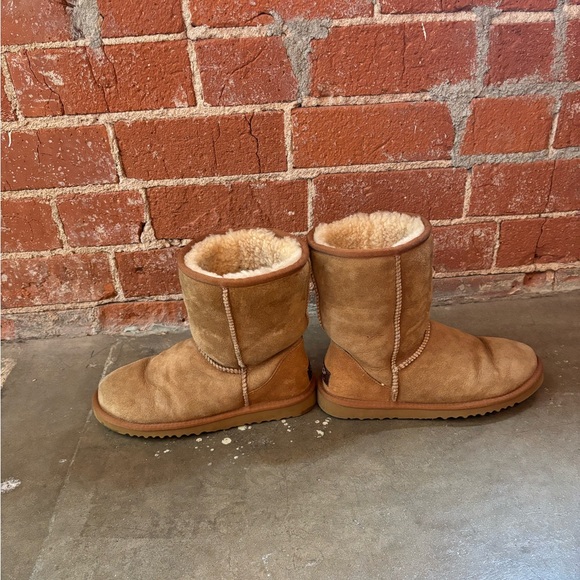 UGG Classic Short Boots Chestnut - Picture 3 of 12